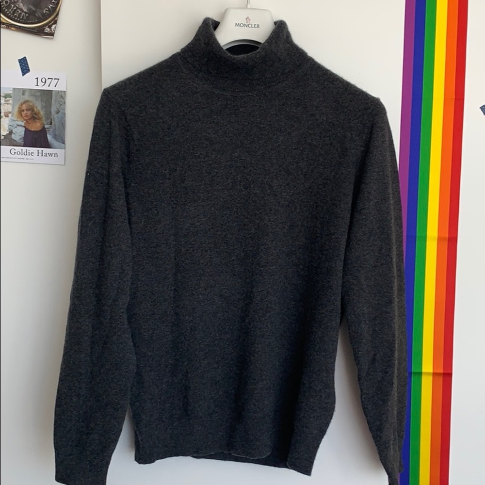 Uniqlo cashmere turtleneck sweater